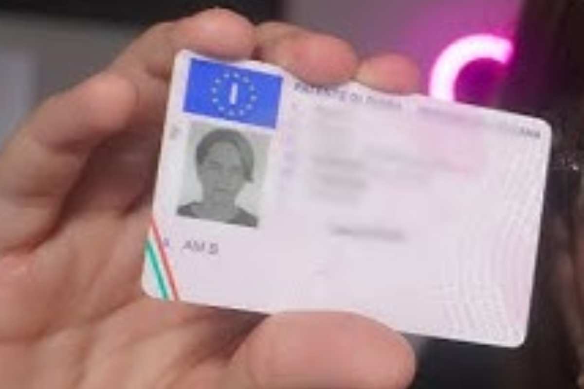 una patente su una mano