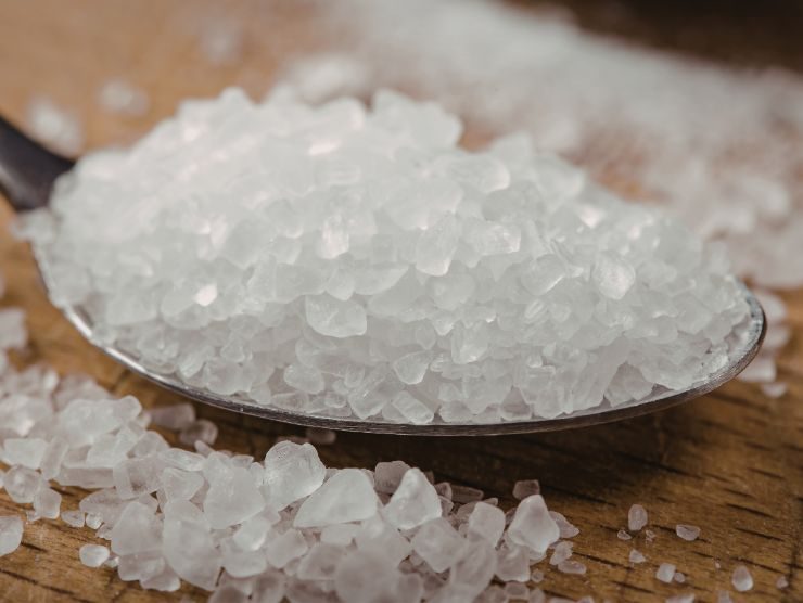 cucchiaino con sale grosso