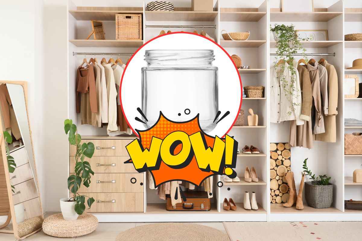 interno di un armadio e in primo piano un barattolo con scritta wow